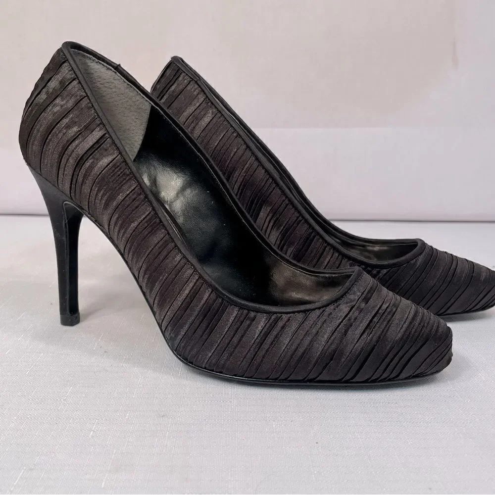 THE TOUCH OF NINA BLACK SATIN 3.5” HEEL SIZE 6.5